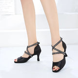 <transcy>Tango Salsa Latin Swing Dance Shoes Mujeres Salón de baile Sandalias de fiesta de boda Tacones de satén negro</transcy>